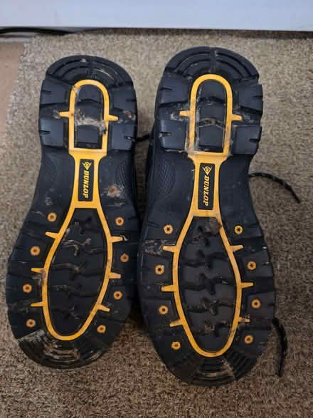 Photo of free Dunlop safety shoes steel toe cap (CT10) #3