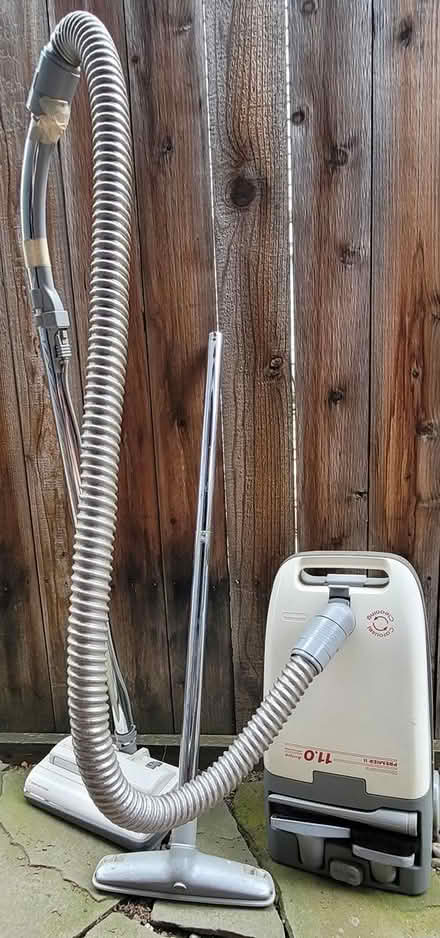 Photo of free canister vacuum and/or vacuum bagss (Midtown (95816)) #1