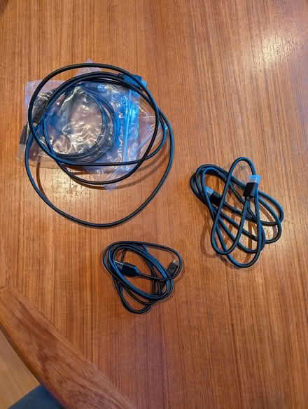 Photo of free various cables (Bellevue (Lakemont/Eastgate)) #1