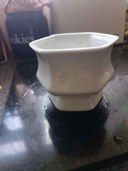 Photo of free Small china pot (St Nicholas SG1) #1