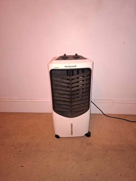 Photo of free Portable cooling unit (BR3 Beckenham Rd tram stop) #1