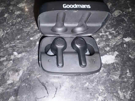 Photo of free Wireless headphoens (Leeds LS8) #2