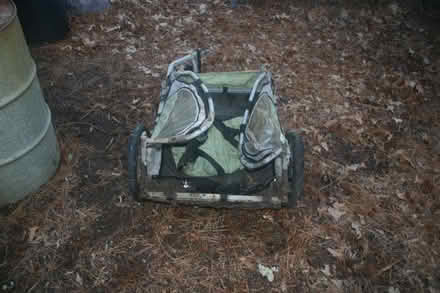 Photo of free Pull Behind Stroller/ Bike Trailer (Chesapeake) #2