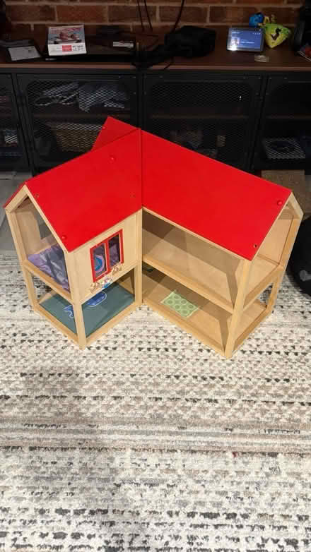 Photo of free Dolls house (Watford/Leavesdon) #2