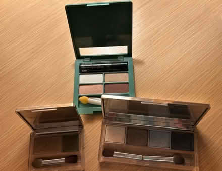 Photo of free Clinique eyeshadow sets (Barkham RG41) #1