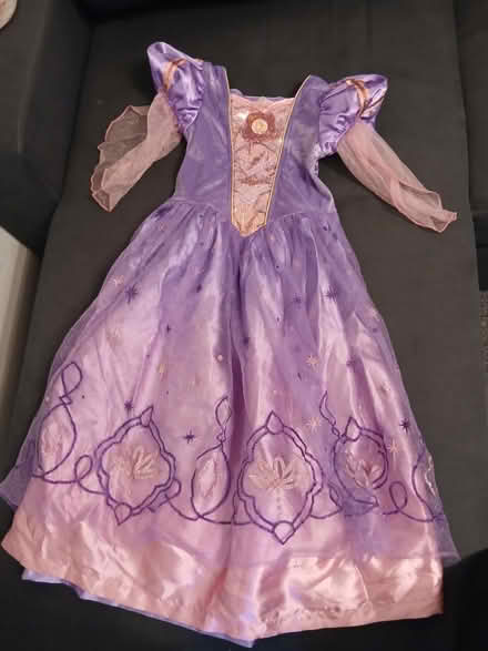 Photo of free 4-5 y/o girls costumes (Coombe Road KT2) #4