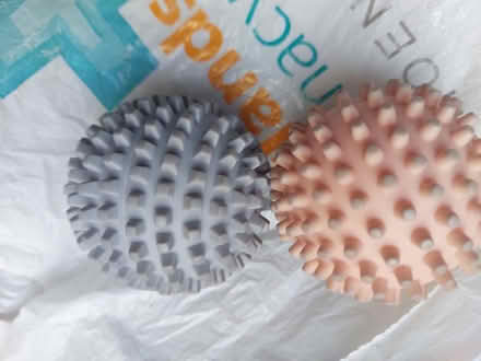 Photo of free 2 dryer balls (Wrose BD2) #1