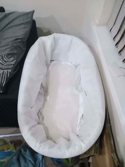 Photo of free Moses basket with Stand (Attwood Green B5) #2