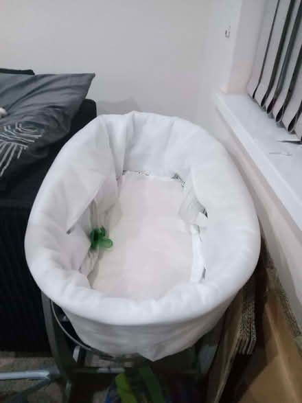 Photo of free Moses basket with Stand (Attwood Green B5) #4