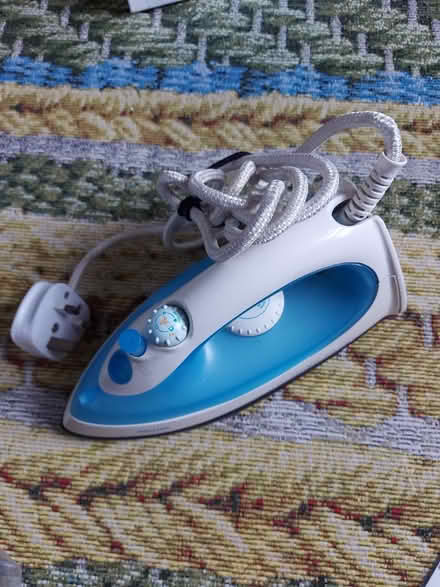 Photo of free Old Philips iron (partially faulty) (East Croydon CR0) #1