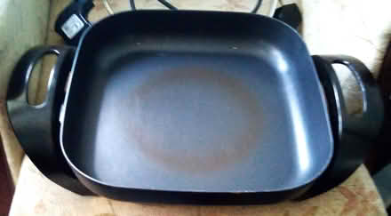 Photo of free 4 litre electric thermostatic pan (Broadsone BH18) #4