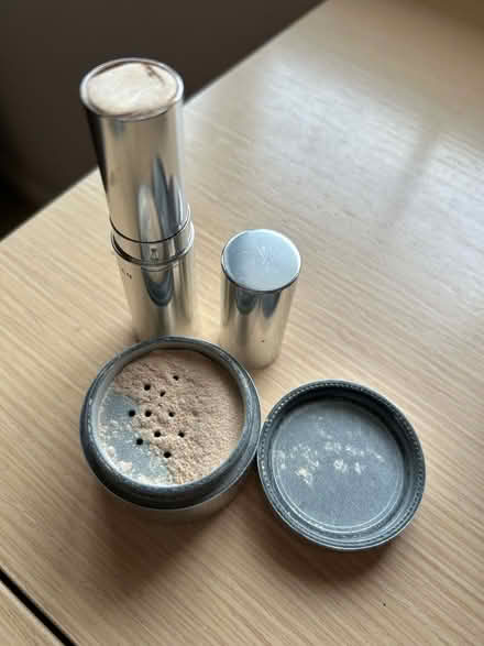 Photo of free Karen Millen gold makeup (Barkham RG41) #2