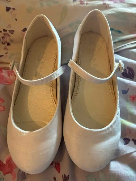 Photo of free Girls shoes (Wisewood S6) #1