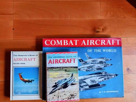 Photo of free About 20 books (c 1960-1990) describing aircraft. (Highbury Barn N5) #1