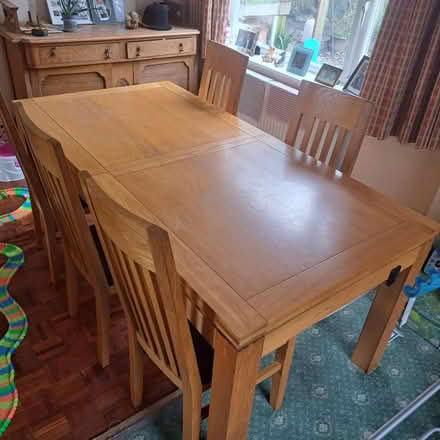 Photo of free Dining table extendable 1.8m x 0 9m (CM1 springfield) #2