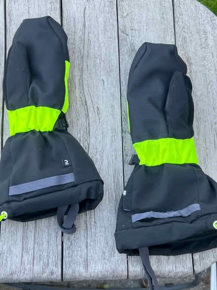 Photo of free Children’s winter gloves (CB4) #2