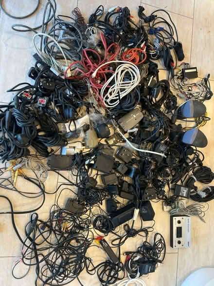 Photo of free Job lot cables, adapters & leads (Tunbridge Wells) #1