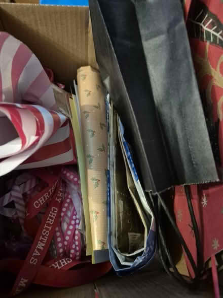 Photo of free Christmas wrapping (Hollinswood TF3) #1