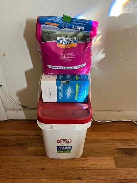 Photo of free Cat supplies (Colfax & Quebec) #1
