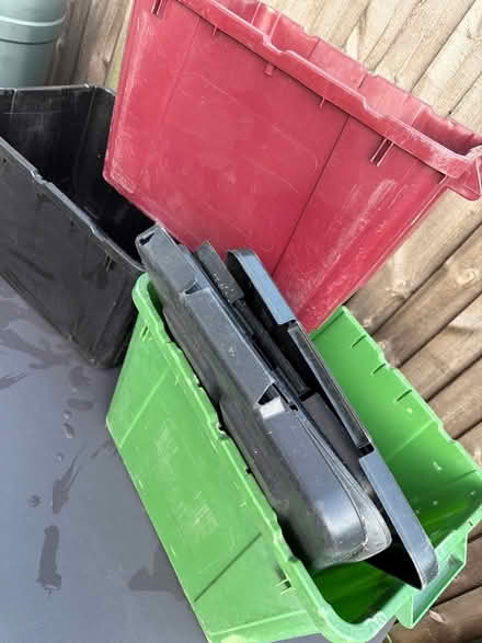 Photo of free 3 recycling boxes with several lids. (Welling DA16) #2