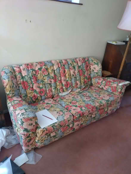 Photo of free Floral covered sofa (East Lavant PO19) #1
