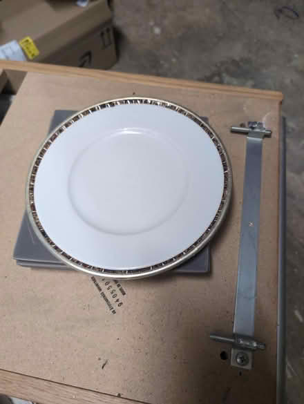 Photo of free Various plates (Marcham OX13) #1