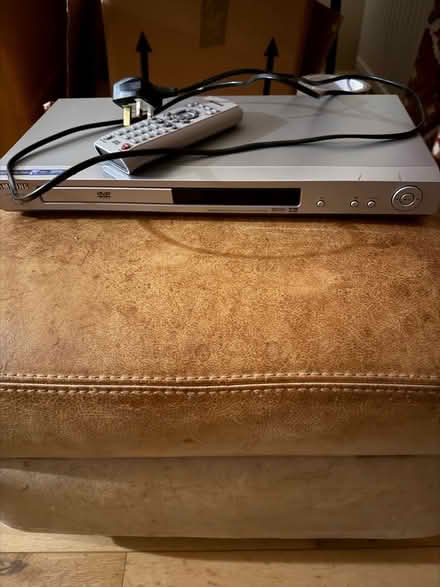 Photo of free DVD player with remote (Chargrove GL53) #1