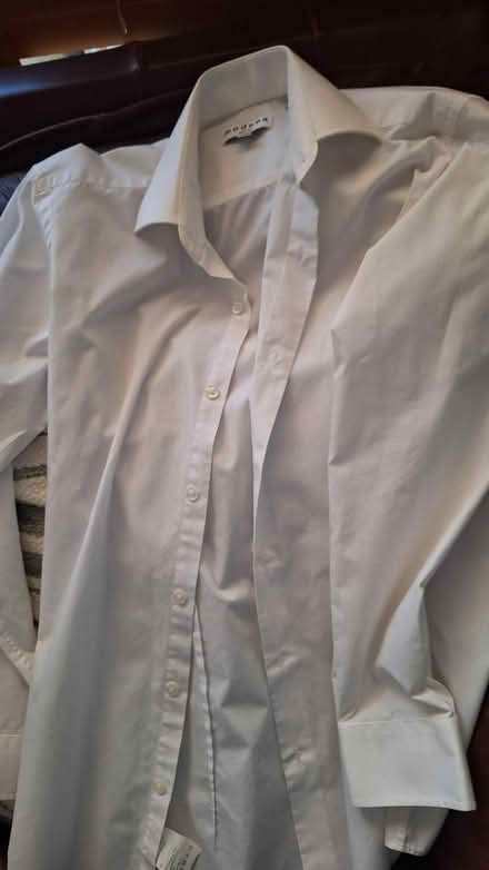 Photo of free Men slim fit shirt 15 32/33 (Bensonhurts) #1