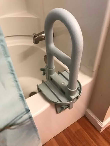 Photo of free Tub assist (South Novato near Hamilton) #1