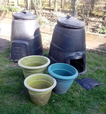 Photo of free Large plant pots (Horsham, near Bennetts Field) #1
