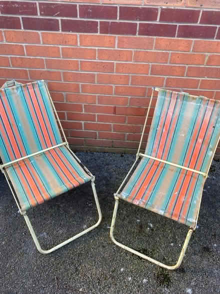 Photo of free Vintage deck chairs (Oakwood derby) #1