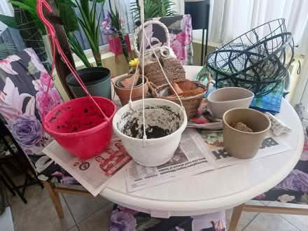 Photo of free A selection of pots and hanging basket carcases (Laindon SS15) #2