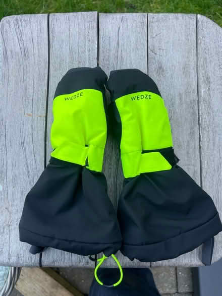 Photo of free Children’s winter gloves (CB4) #1