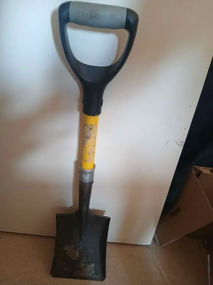 Photo of free Small shovel (South norwood SE25) #1