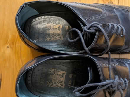 Photo of free 4 pairs of mens shoes Size 9.5 /10 (Tooting SW17) #4
