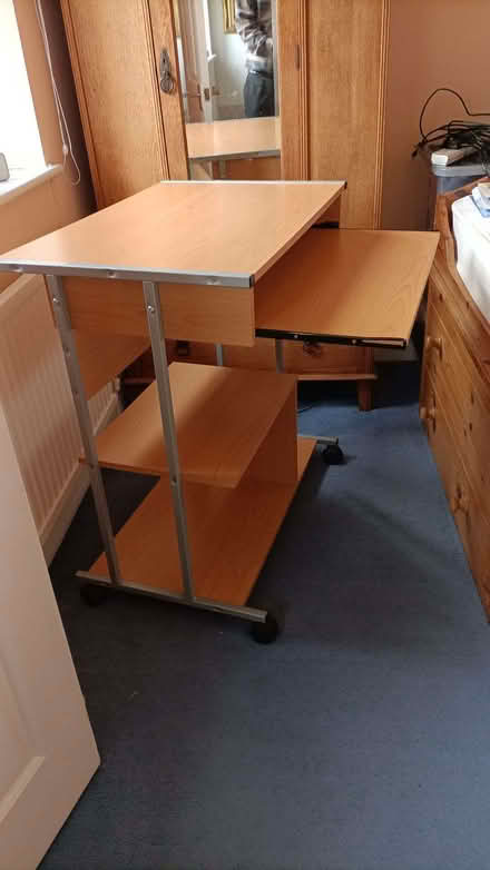 Photo of free mobile computer desk (Chelsfield BR6) #1