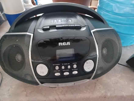 Photo of free radio / for parts? (near Britannia Plaza) #1