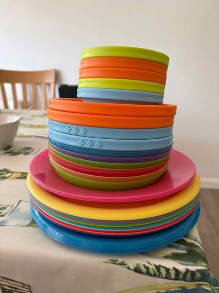 Photo of free Plates and bowls plastic (CT10) #1