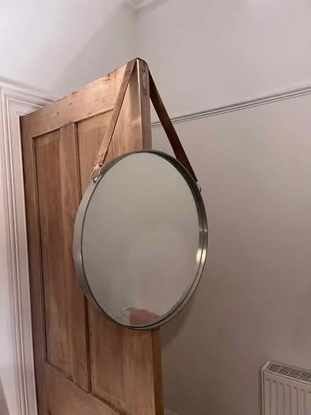 Photo of free Metal circular mirror (G12 9RY - Hyndland) #1