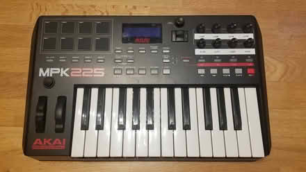 Photo of free Akai MPK225 MIDI keyboard (Central Harlem (10026)) #1