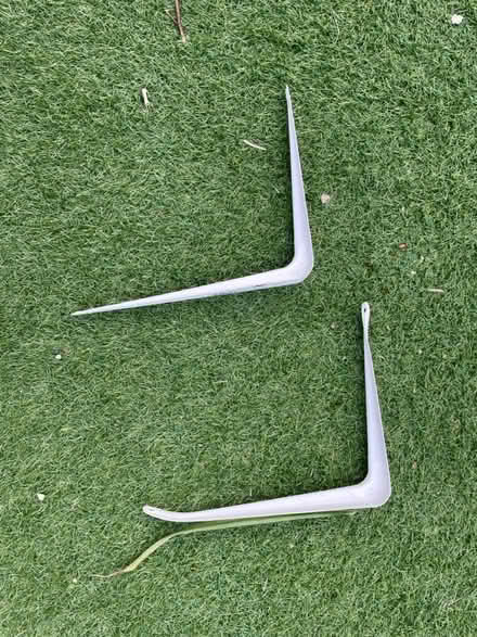 Photo of free White metal brackets (Dore, S17) #1