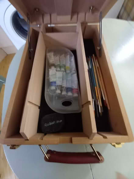 Photo of free Portable painting easel (Upper Avenue Eastbourne.) #4