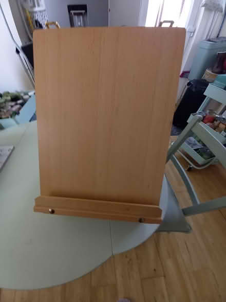 Photo of free Portable painting easel (Upper Avenue Eastbourne.) #2
