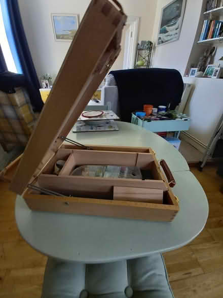 Photo of free Portable painting easel (Upper Avenue Eastbourne.) #3