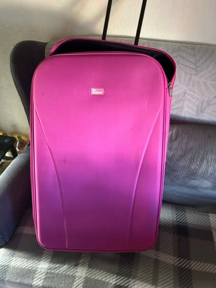 Photo of free suitcases various (Arbourthorne S2) #3
