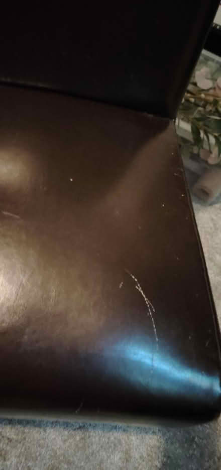 Photo of free table and 4 chairs (DE24) #4