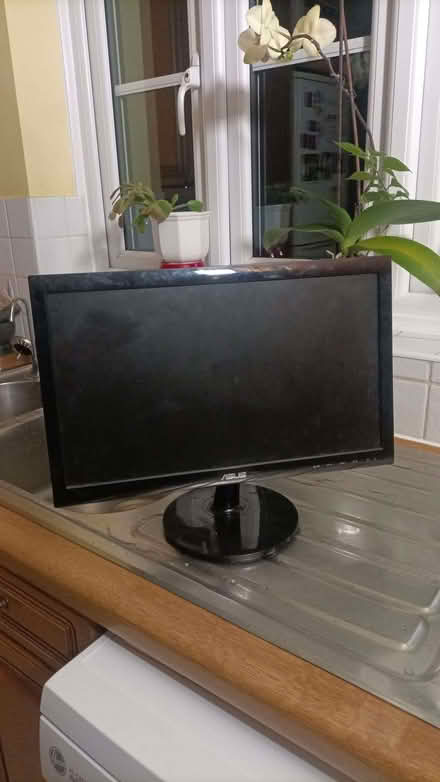 Photo of free ASUS VS197 widescreen VGA only (Chelsfield BR6) #2