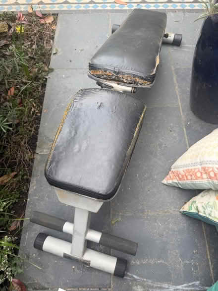 Photo of free gym bench (SW4) #2