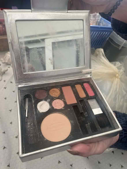 Photo of free Clarins make up set (Ware SG12) #2