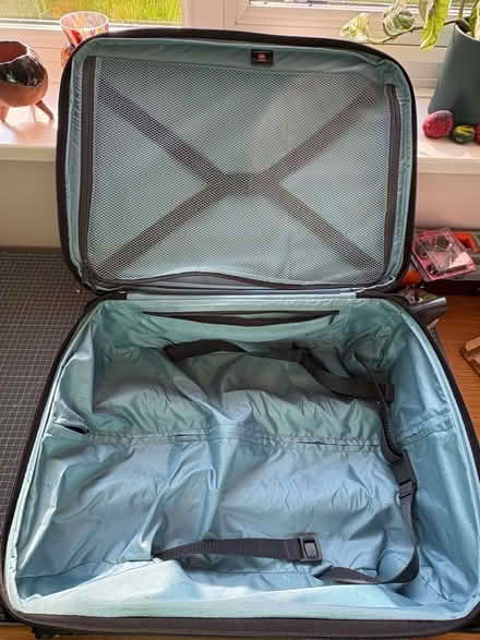 Photo of free cabin sized suitcase (Beech GU34) #1